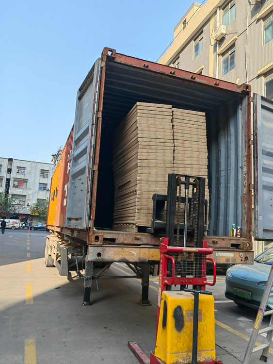 SINST ilin sonunda sprint edir və çoxlu sayda göndərişlər şirkətin son döyüşünə kömək edir.